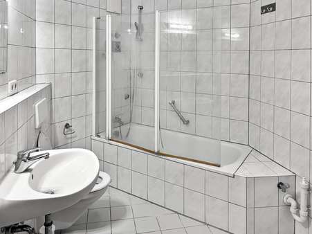 Badzimmer - Etagenwohnung in 97074 Würzburg mit 78m² mieten