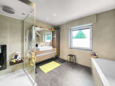 Badezimmer Badezimmer - Reiheneckhaus in 97218 Gerbrunn mit 137m² kaufen