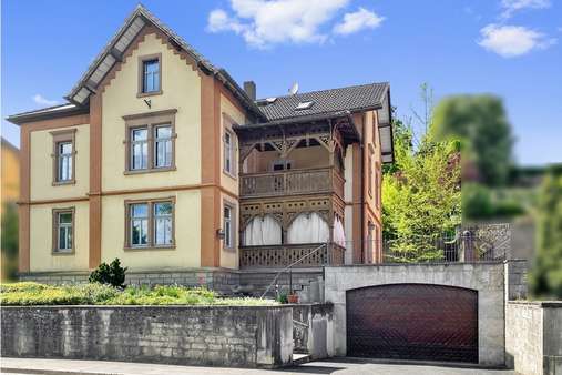 Ansicht von Straße mit Garage - Mehrfamilienhaus in 97239 Aub mit 340m² kaufen