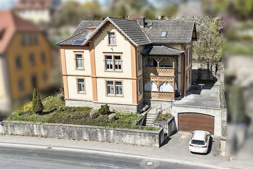 Hausansicht Straße mit Eingang - Mehrfamilienhaus in 97239 Aub mit 340m² kaufen