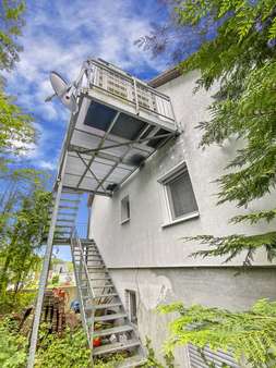 Außenaufgang zur Wohnung - Dachgeschosswohnung in 97297 Waldbüttelbrunn mit 66m² kaufen
