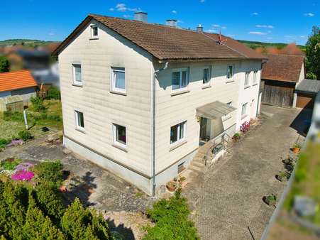 Frontansicht Frontansicht - Zweifamilienhaus in 97753 Karlstadt mit 220m² kaufen