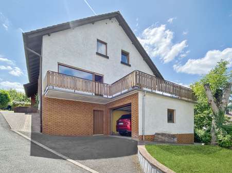 Ansicht mit Garage Ansicht mit Garage - Zweifamilienhaus in 97833 Frammersbach mit 190m² kaufen