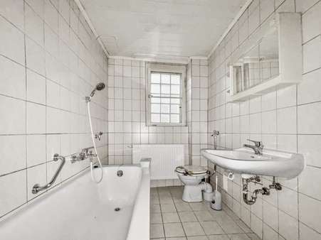 EG Bad EG Bad - Zweifamilienhaus in 97346 Iphofen mit 150m² kaufen