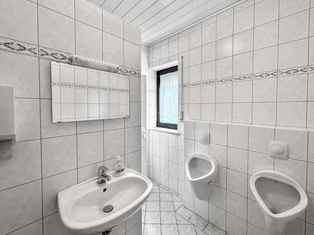 EG Herren-WC EG Herren-WC - Weinbau in 97286 Sommerhausen mit 200m² kaufen