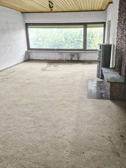 Wohnzimmer in Hauptwohnung - Einfamilienhaus in 97292 Holzkirchen mit 215m² kaufen