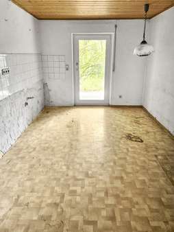 Küche mit Balkonzugang - Einfamilienhaus in 97292 Holzkirchen mit 215m² kaufen