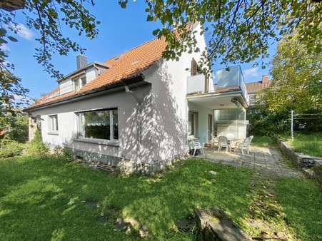Blick vom Garten aufs Haus - Einfamilienhaus in 97074 Würzburg mit 183m² kaufen