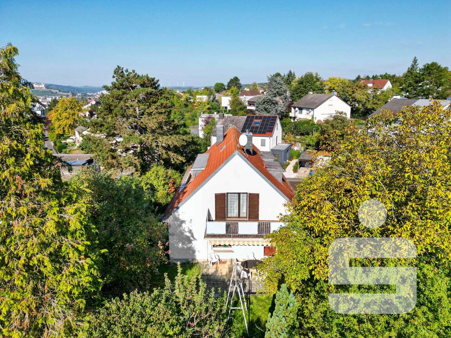 Giebelseite des Hauses - Einfamilienhaus in 97074 Würzburg mit 183m² kaufen