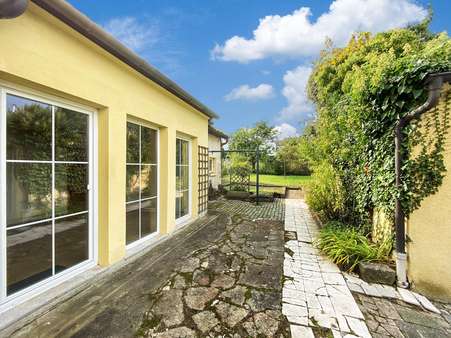 Terrasse - Blick Garten Terrasse - Blick Garten - Doppelhaushälfte in 97218 Gerbrunn mit 112m² kaufen