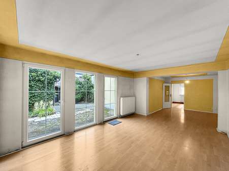 Wohnzimmer Erdgeschoss Wohnzimmer Erdgeschoss - Doppelhaushälfte in 97218 Gerbrunn mit 112m² kaufen
