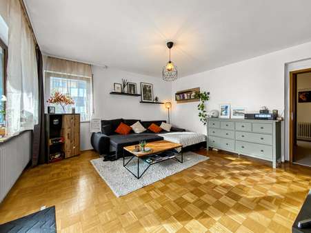 Wohnzimmer - Etagenwohnung in 97074 Würzburg, Frauenland mit 83m² kaufen