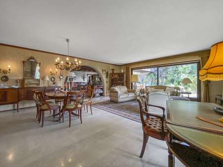 Wohnen mit Zugang zur Terrasse - Einfamilienhaus in 97753 Karlstadt mit 270m² kaufen