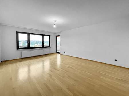 Wohnzimmer Wohnzimmer - Etagenwohnung in 97078 Würzburg mit 100m² kaufen