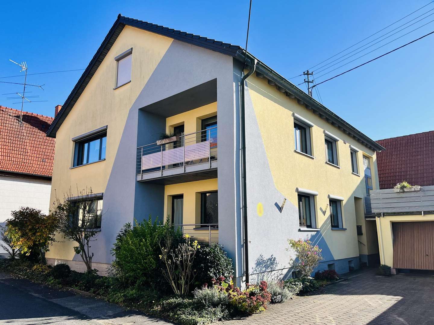 Südwestansicht des Hauses - Zweifamilienhaus in 97461 Hofheim mit 275m² kaufen