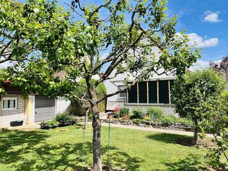 viel Ruhe, Sonne und Grün... der Garten auf der Südwestseite viel Ruhe, Sonne und Grün... der Garten auf der Südwestseite - Einfamilienhaus in 97437 Haßfurt mit 100m² kaufen