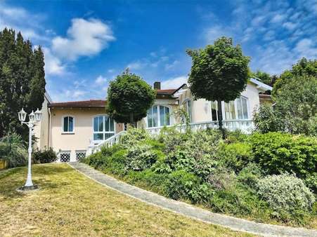 Ansicht des Hauses von Süden (Gartenseite) - Einfamilienhaus in 97437 Haßfurt mit 275m² kaufen