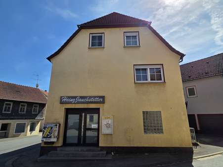 Nord Ansicht (Eingang Laden) - Mehrfamilienhaus in 96126 Maroldsweisach mit 300m² kaufen
