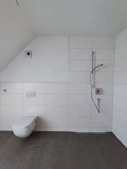 bodengleiche Dusche - Dachgeschosswohnung in 97469 Gochsheim mit 78m² kaufen