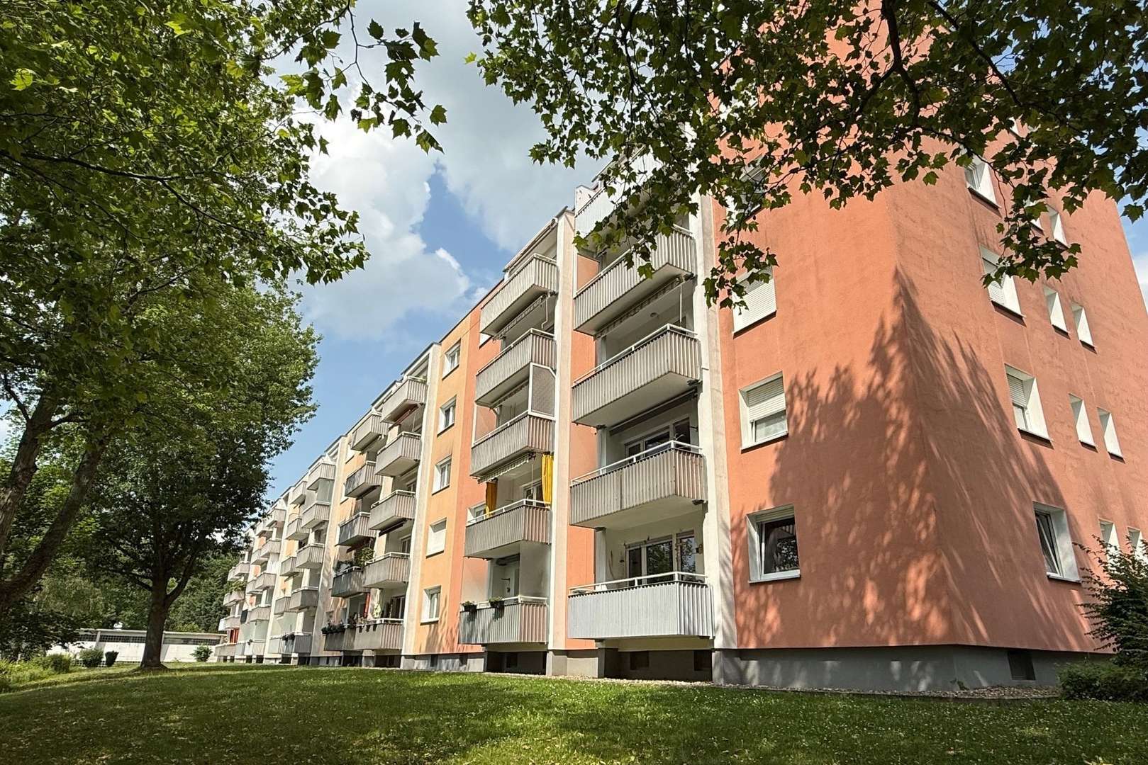 Ansicht Süd/West - Erdgeschosswohnung in 97422 Schweinfurt mit 80m² kaufen