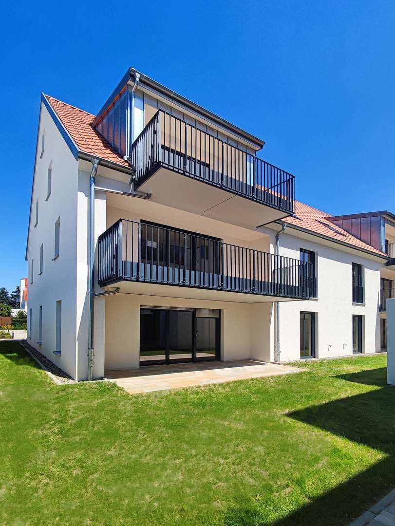 Ansicht Süd mit Gartenanteil - Erdgeschosswohnung in 97469 Gochsheim mit 98m² kaufen