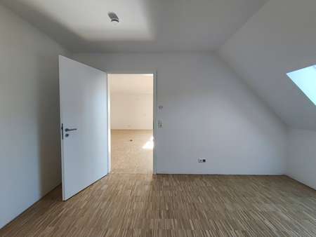 Schlafzimmer - Dachgeschosswohnung in 97469 Gochsheim mit 80m² kaufen