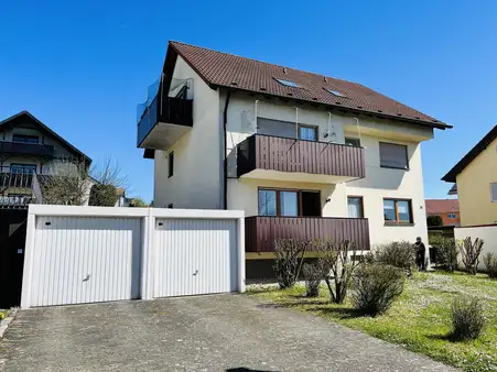 Sofort beziehbare 3 Zimmer-Dachgeschosswohnung mit Privatkeller, Balkon und Garage in beliebter Siedlungslage der Kreisstadt 