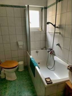 Badezimmer Erdgeschoßwohnung - Doppelhaushälfte in 97422 Schweinfurt mit 138m² kaufen