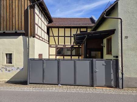 Toranlage zum Innenhof - Einfamilienhaus in 97486 Königsberg mit 90m² kaufen