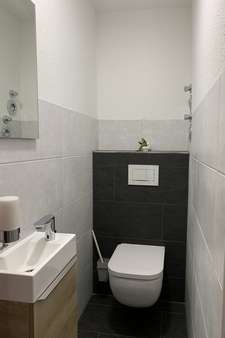 neugestalteter Toilettenbereich - Etagenwohnung in 97422 Schweinfurt mit 80m² kaufen