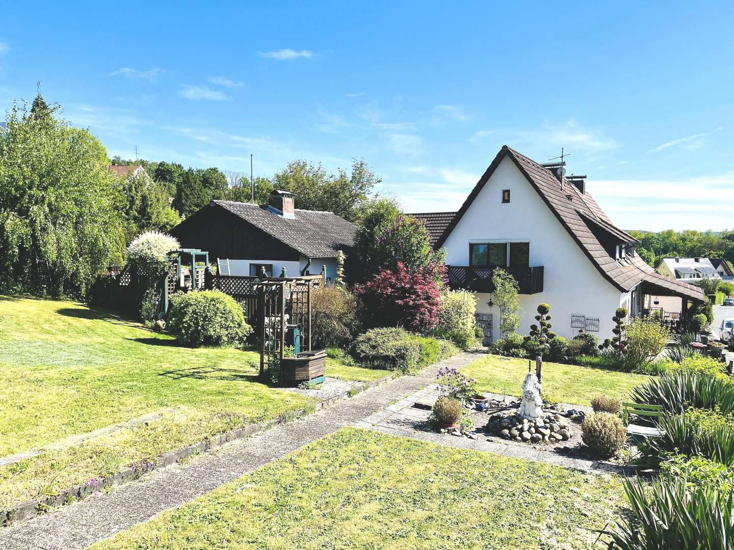 Von viel Grün umgeben... die Nordansicht des Hauses - Doppelhaushälfte in 96106 Ebern mit 130m² kaufen