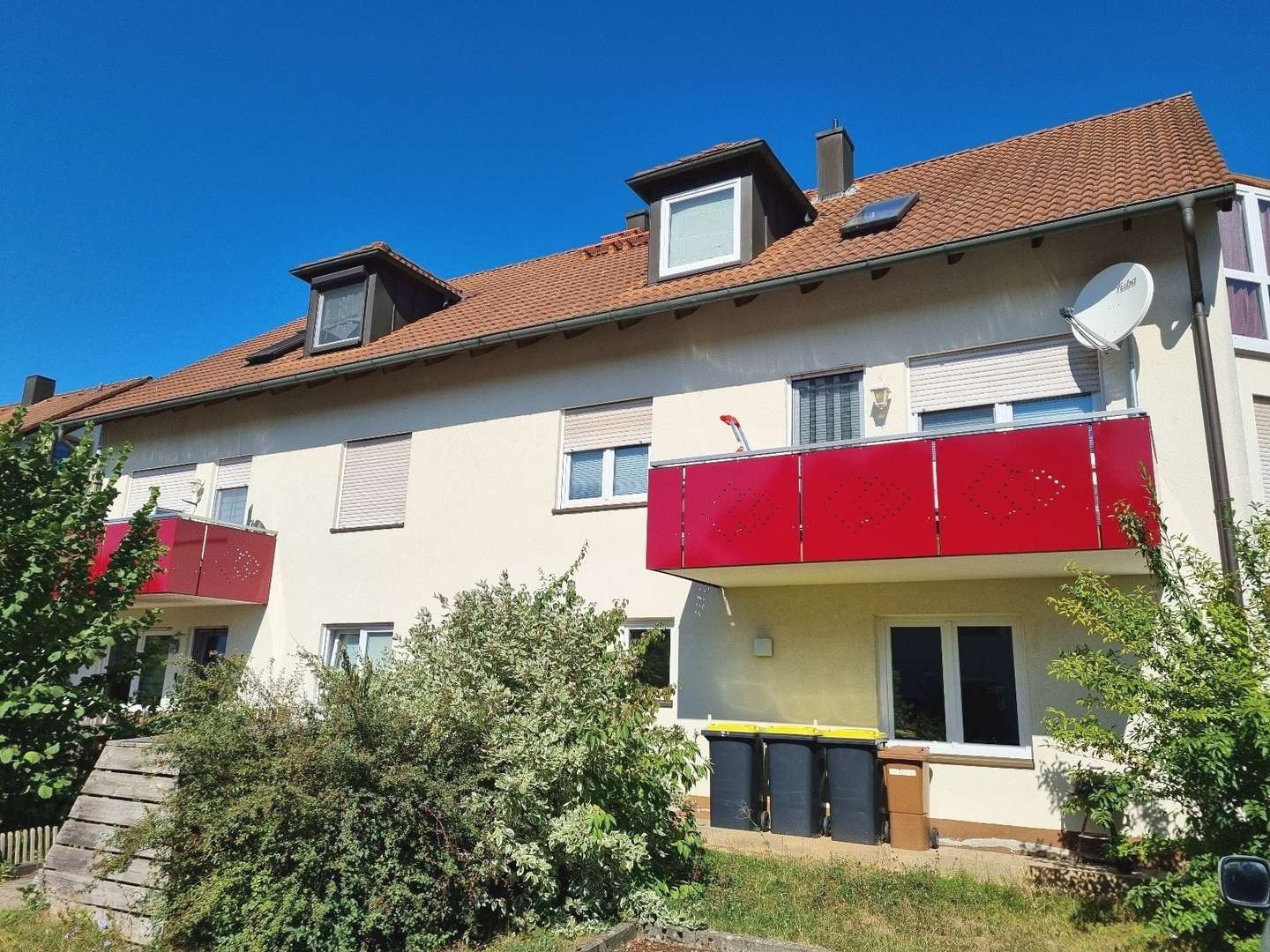 Ansicht der Wohnanlage (Südosten) - Etagenwohnung in 96106 Ebern mit 74m² kaufen