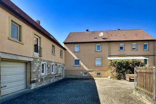 Hofansicht Hofansicht - Bauernhaus in 97534 Waigolshausen mit 150m² kaufen