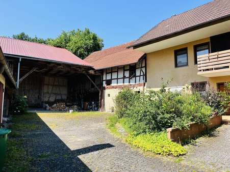 Haus mit Innenhof und Nebengebäude Haus mit Innenhof und Nebengebäude - Bauernhaus in 97486 Königsberg mit 180m² kaufen