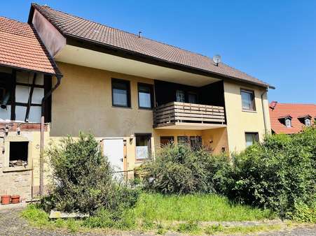 Südostansicht des stattlichen Hauses mit Balkon Südostansicht des stattlichen Hauses mit Balkon - Bauernhaus in 97486 Königsberg mit 180m² kaufen