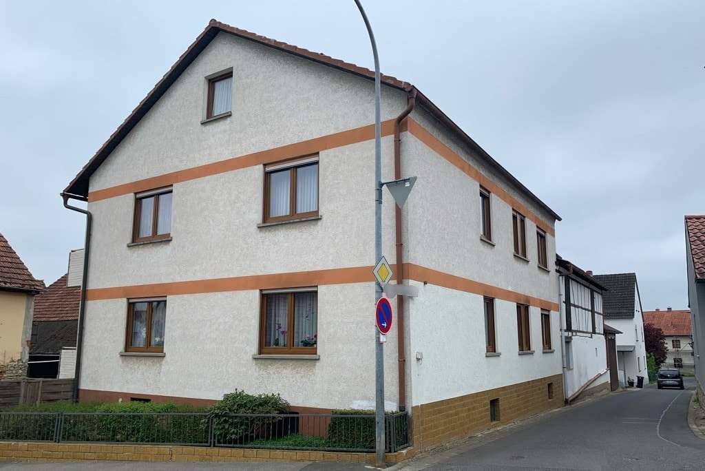 Hausansicht Hausansicht - Zweifamilienhaus in 97535 Wasserlosen mit 176m² kaufen