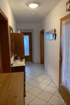 Flur Flur - Zweifamilienhaus in 97535 Wasserlosen mit 176m² kaufen