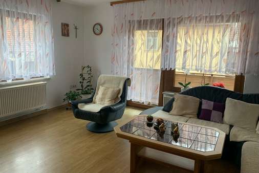Wohnzimmer Wohnzimmer - Zweifamilienhaus in 97535 Wasserlosen mit 176m² kaufen