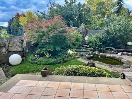Blick von der Terrasse ins Grüne Blick von der Terrasse ins Grüne - Einfamilienhaus in 97461 Hofheim mit 150m² kaufen