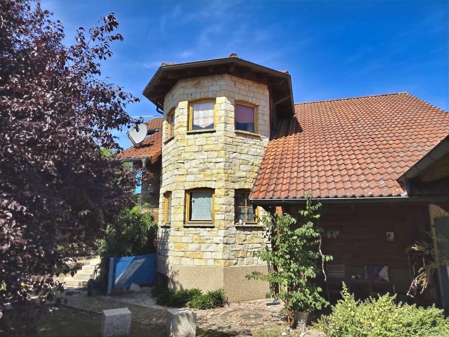 Süd-West Ansicht mit Erker Süd-West Ansicht mit Erker - Einfamilienhaus in 97461 Hofheim mit 150m² kaufen