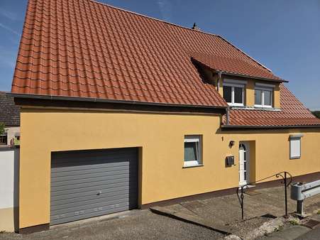 Nebengebäude + Wohnhaus (direkt angebaut) Nebengebäude + Wohnhaus (direkt angebaut) - Einfamilienhaus in 97475 Zeil mit 100m² kaufen