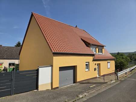 West Ansicht West Ansicht - Einfamilienhaus in 97475 Zeil mit 100m² kaufen