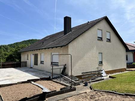 Nordwestansicht mit Garagendach als möglich Terrasse Nordwestansicht mit Garagendach als möglich Terrasse - Einfamilienhaus in 97475 Zeil mit 235m² kaufen