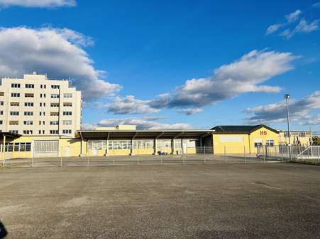 Westansicht der Immobilie - Halle in 97437 Haßfurt mit 3000m² kaufen