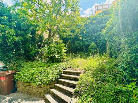 blickgeschützter Garten im Innenhof blickgeschützter Garten im Innenhof - Mehrfamilienhaus in 97421 Schweinfurt mit 144m² kaufen