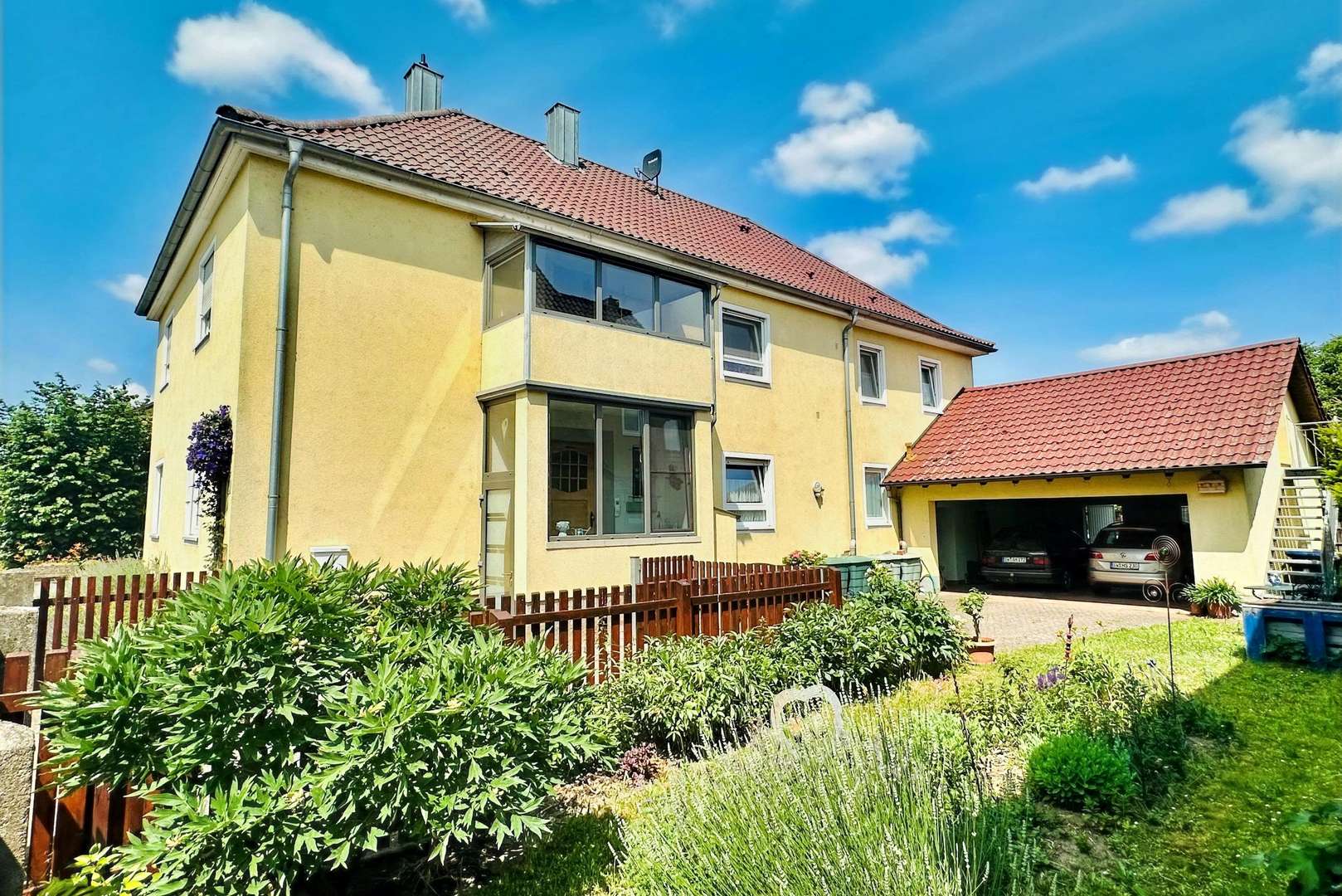 Hofansicht Hofansicht - Zweifamilienhaus in 97534 Waigolshausen mit 220m² kaufen