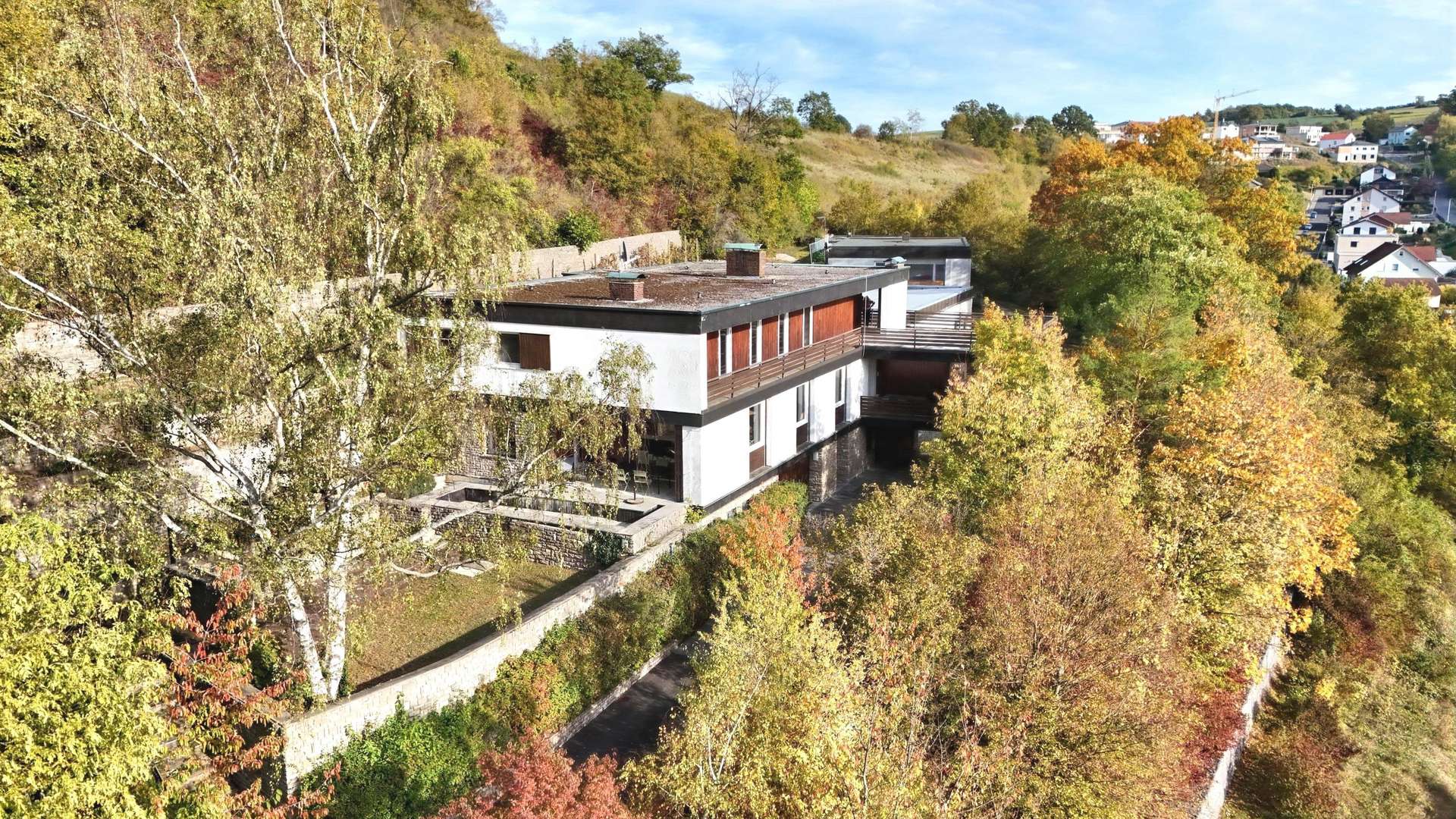 Westansicht des Gebäudeensembles - Mehrfamilienhaus in 97483 Eltmann mit 850m² kaufen
