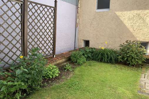 kleine Grünfläche - Zweifamilienhaus in 97535 Wasserlosen mit 89m² kaufen