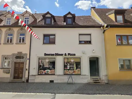 Charmantes Stadthaus mit Gewerbeeinheit, sowie blickgeschütztem Innenhof in zentraler Lage von Haßfurt