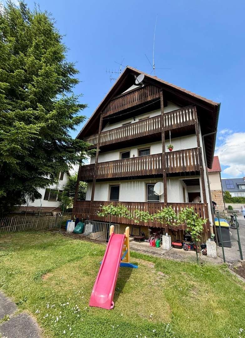 Außenansicht Außenansicht - Dachgeschosswohnung in 97496 Burgpreppach mit 70m² mieten
